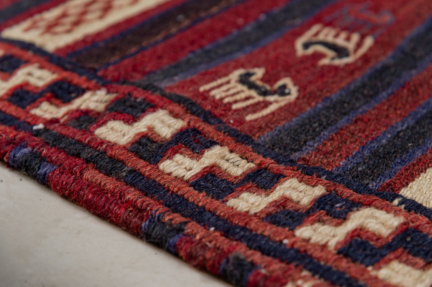 THE KNOTS - Vintage Persian Kilim Teppich - handgemacht - Carpet - Rug - handmade - pattern - muster - wool - wolle - diamond - red - burgundy - brown - striped